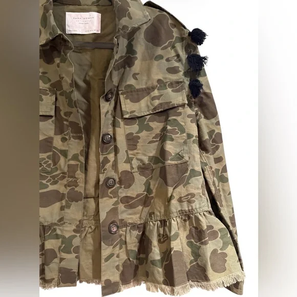 ZARA WOMAN Jacket Camo Utility
Shacket Tapestry Peplum Button Up Canvas
Green - Picture 3 of 7